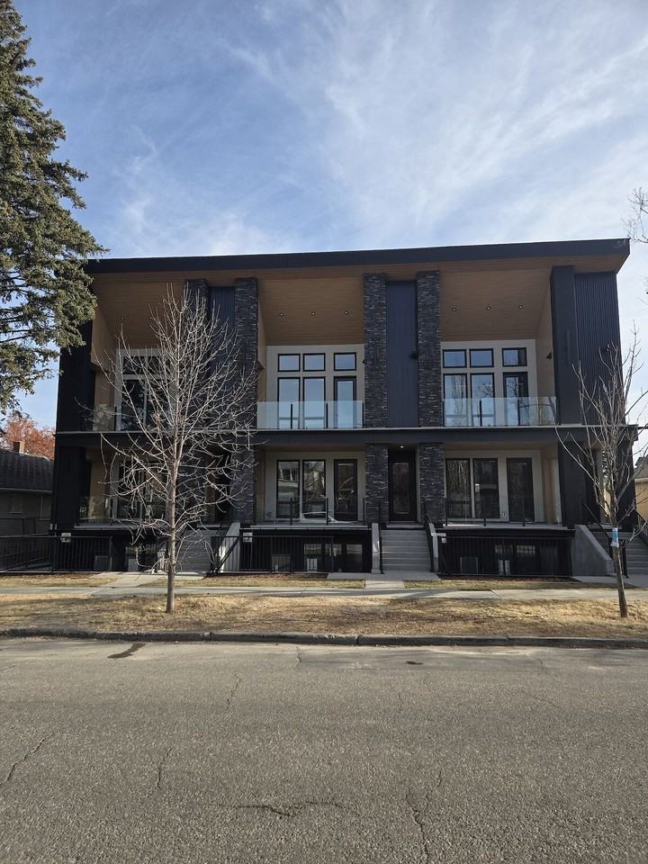 1924 26a Street SW, Calgary, AB T3E 2B7, CAN