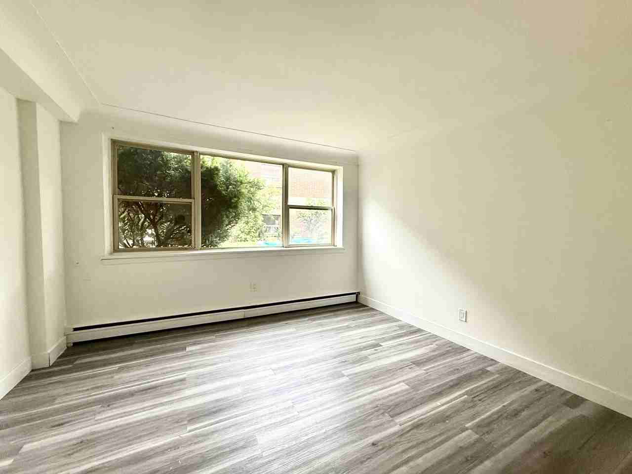 169 Park Row South, Hamilton, ON L8K 2K1, CA