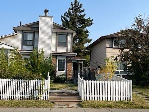 14 Whitman Close NE, Calgary, AB T1Y 4H4, CAN
