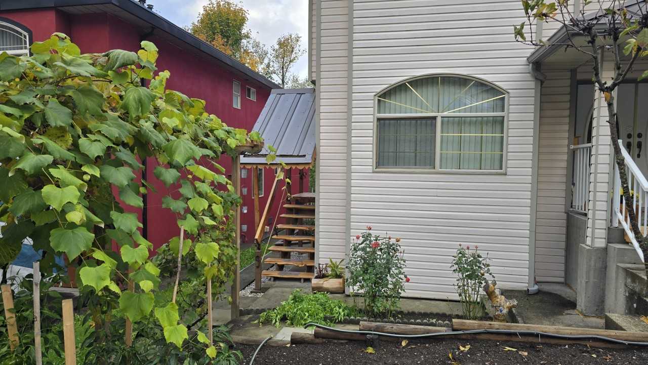 13731 115 Avenue, Surrey, BC V3R 2P1, CAN