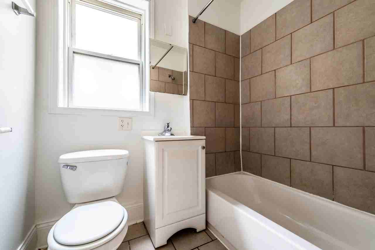 7800-10 S Kingston 2515-19 E 78th Chicago, IL 60649