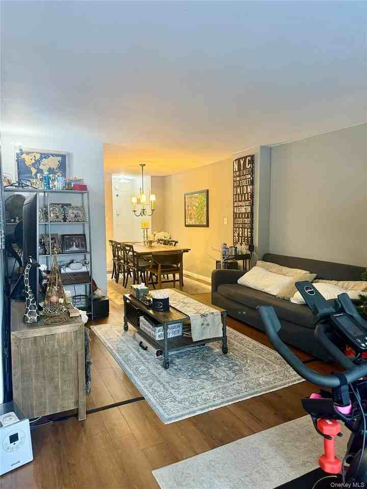 6120 Grand Central Pkwy, Forest Hills, NY 11375, USA