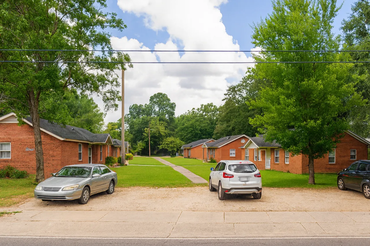 Heritage Oaks @ Virginia (Section 8)