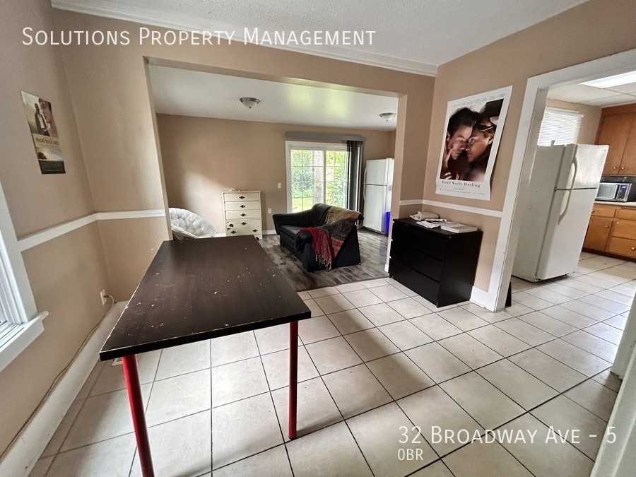 32 Broadway Ave, Hamilton, ON L8S 2V7, CAN