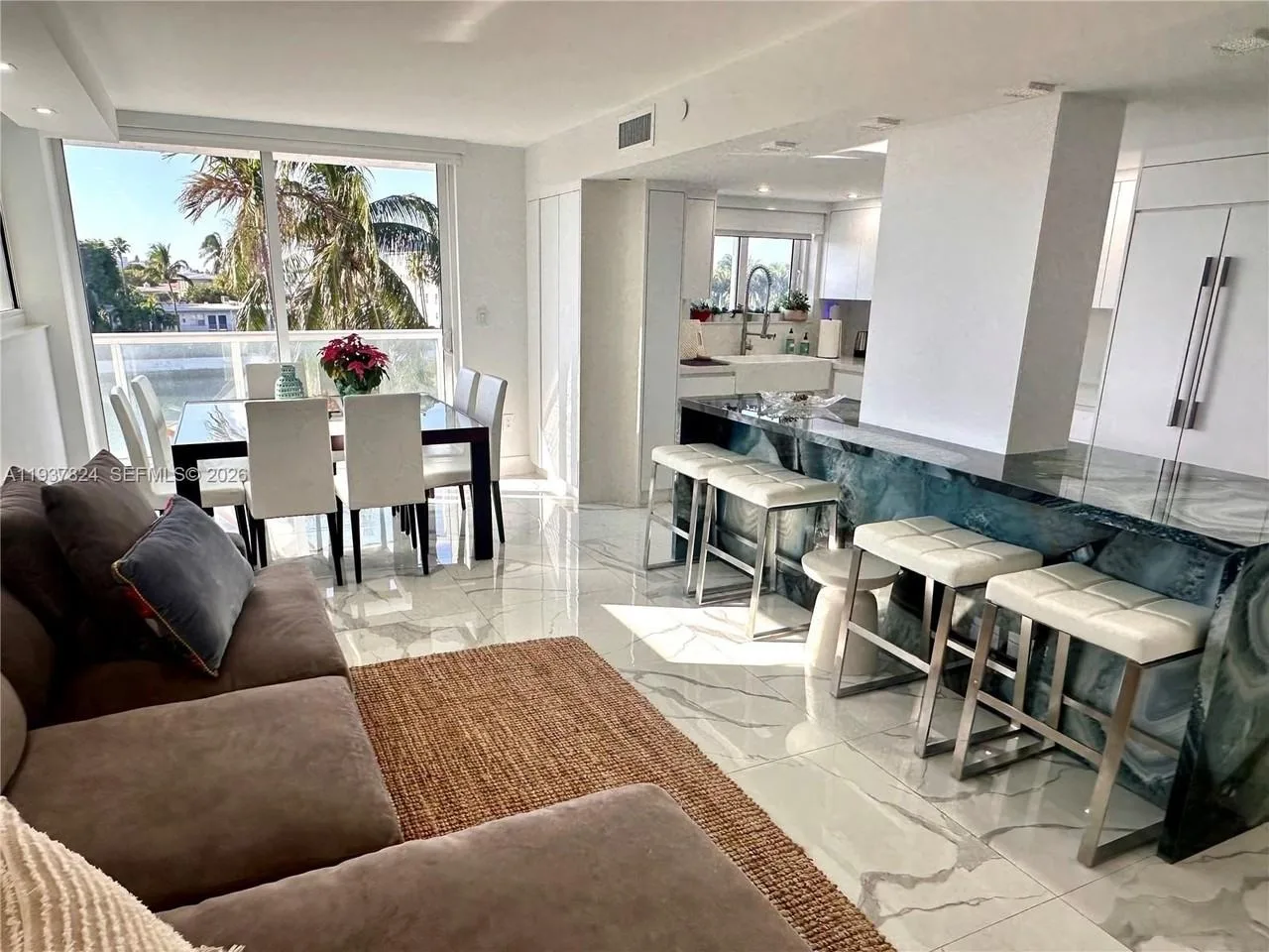2457 Collins Ave, Miami, FL 33140, USA