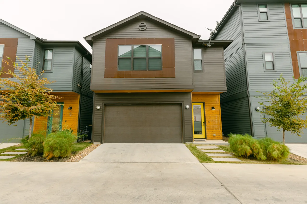 203 Nogalitos St