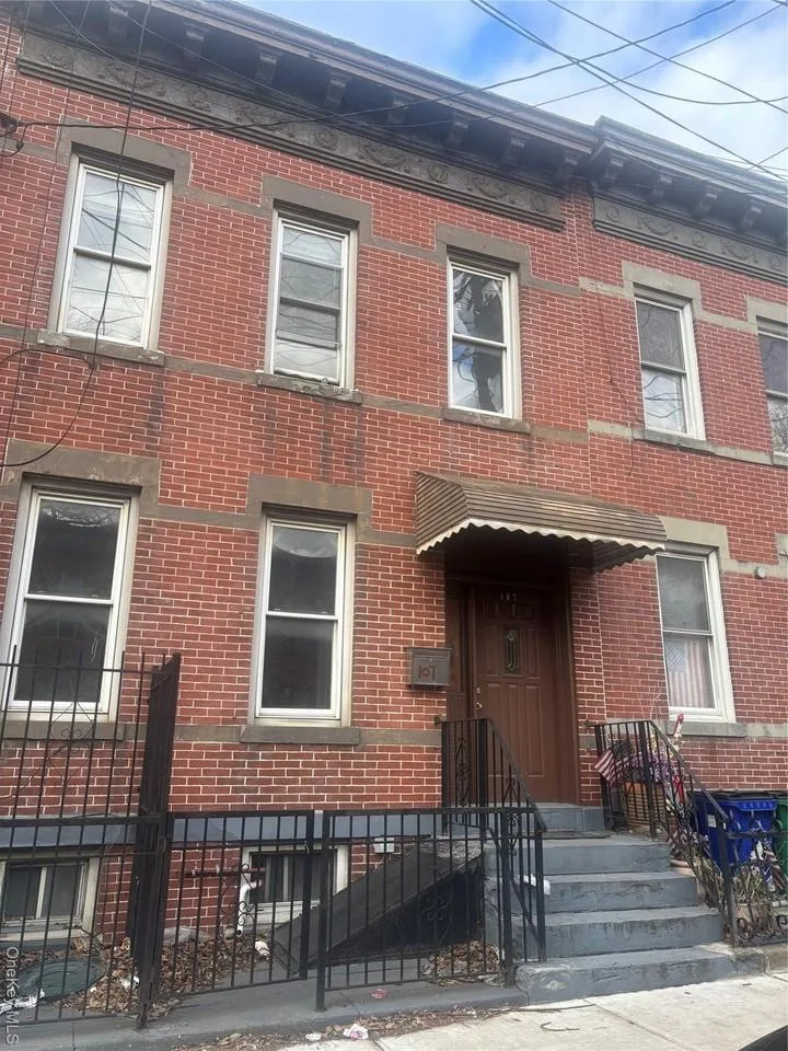 107 Beadel St 1st Fl, Brooklyn, NY 11222, USA
