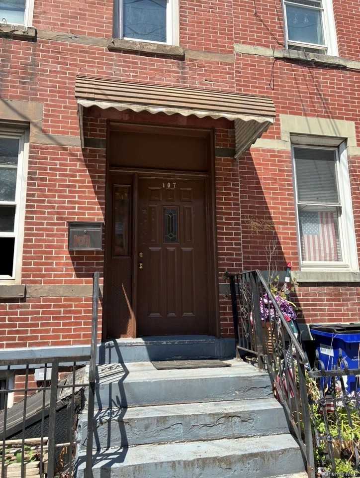 107 Beadel St 2nd Fl, Brooklyn, NY 11222, USA