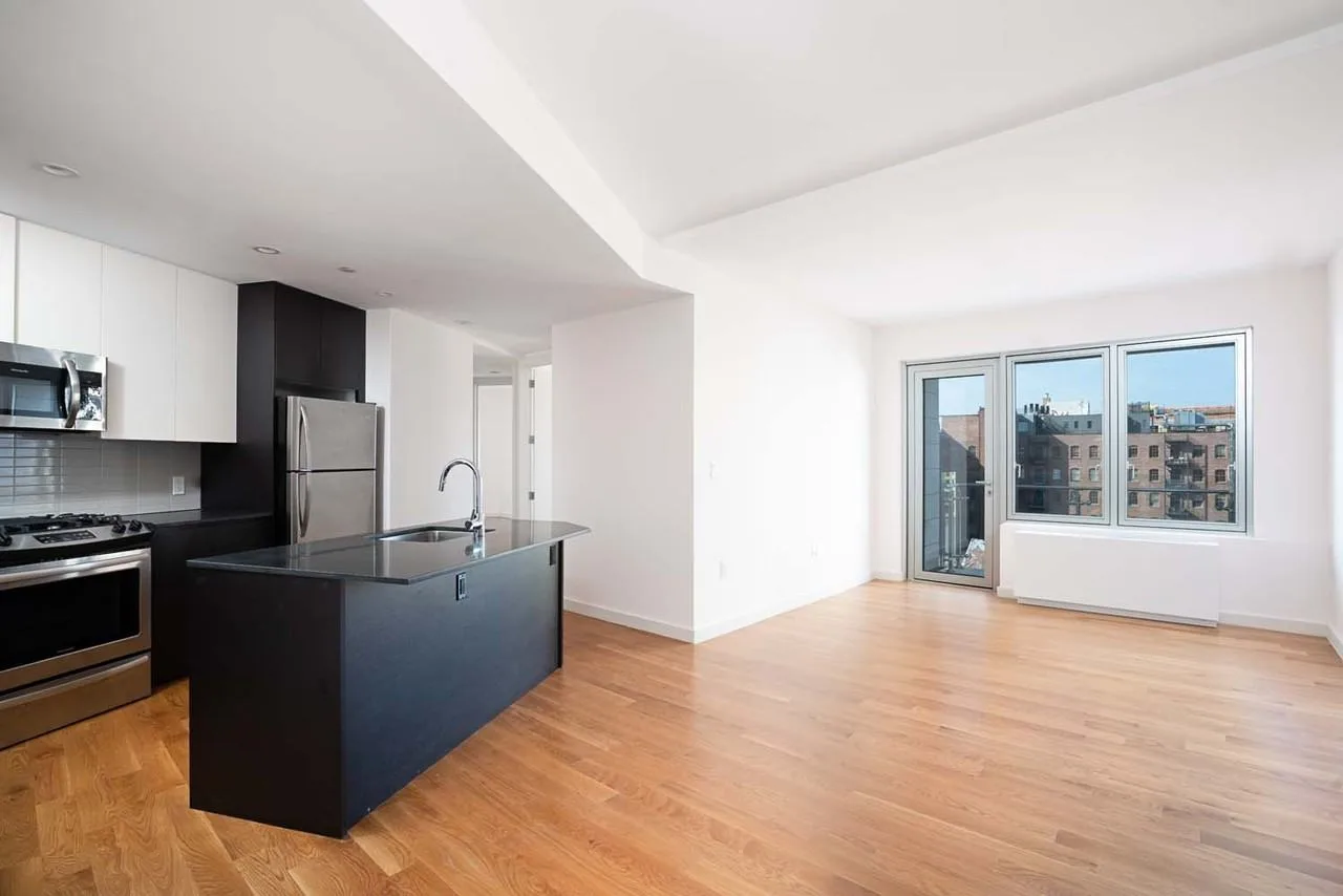 Astoria #617, NY 11106, USA