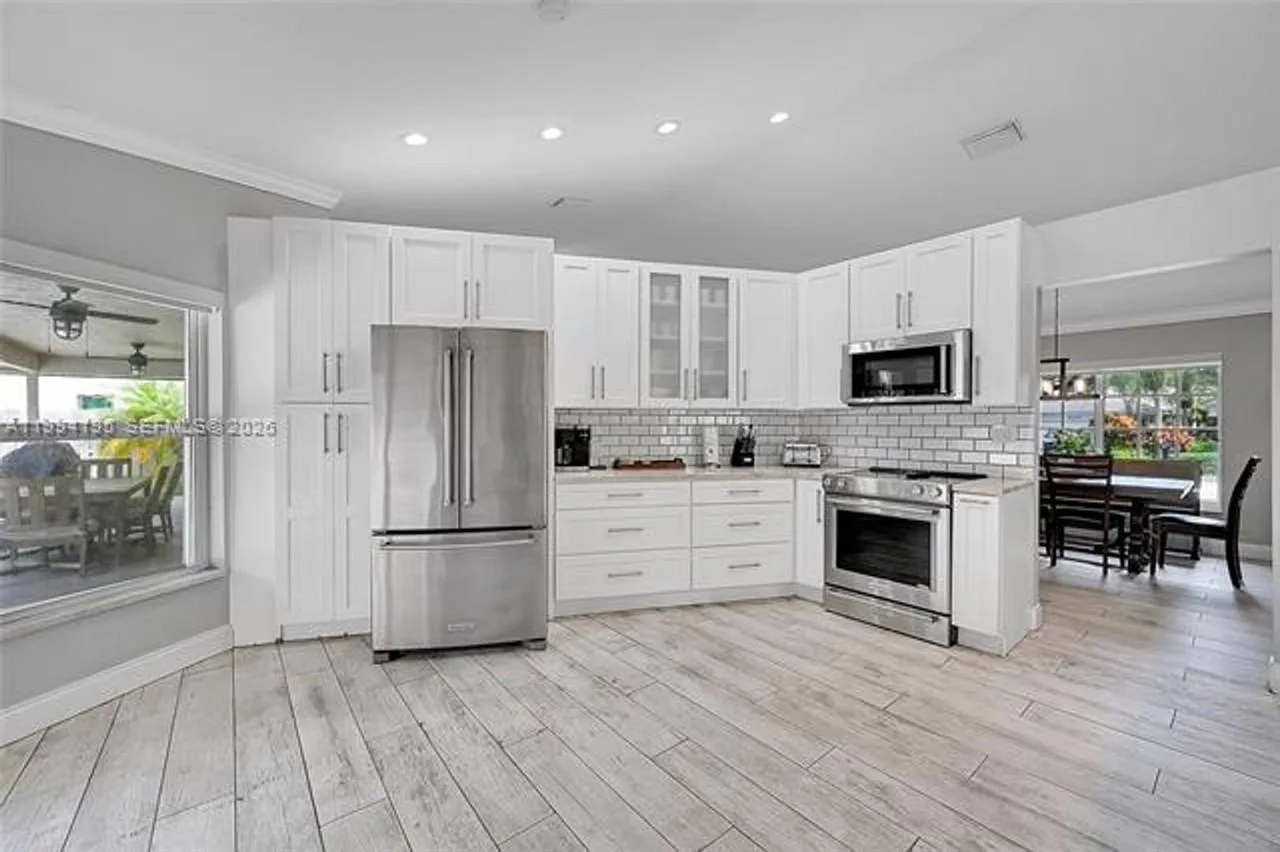 9841 SW 1st Street, Plantation, FL 33324, USA