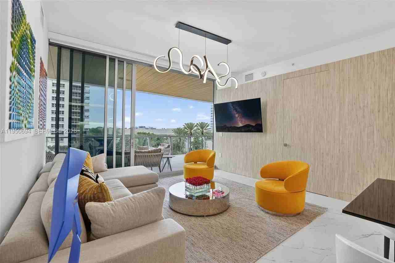 5775 Collins Ave, Miami Beach, FL 33140, USA