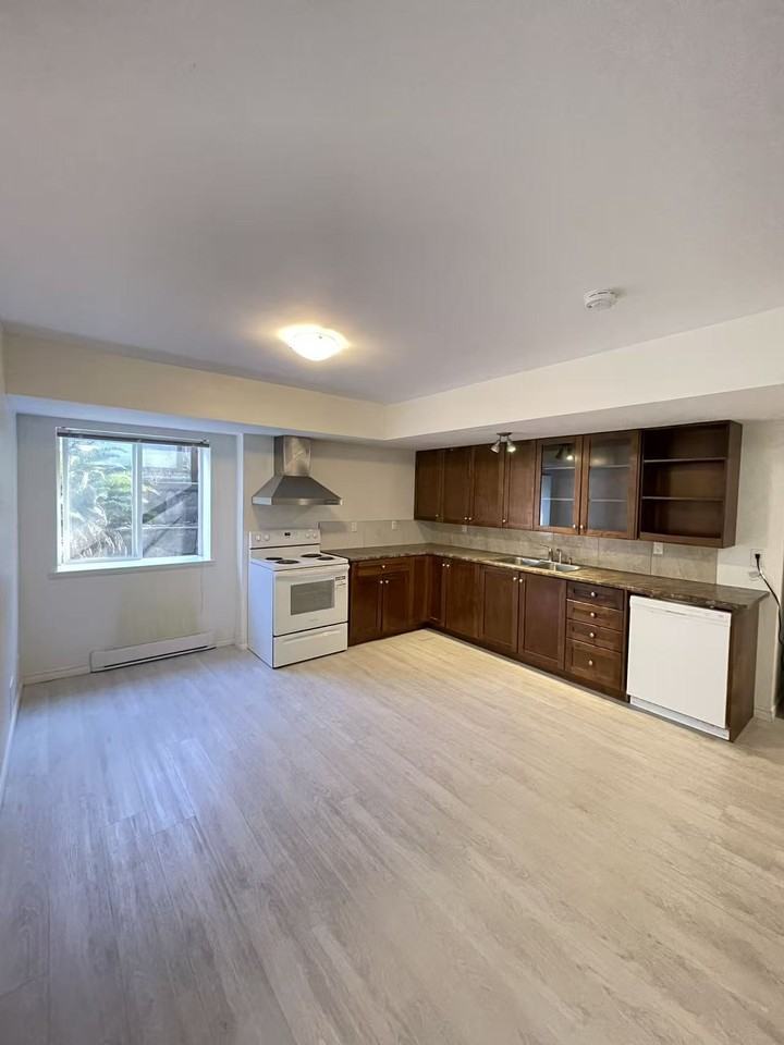 15600 109A Avenue, Surrey, BC V3R 0Y2, CAN