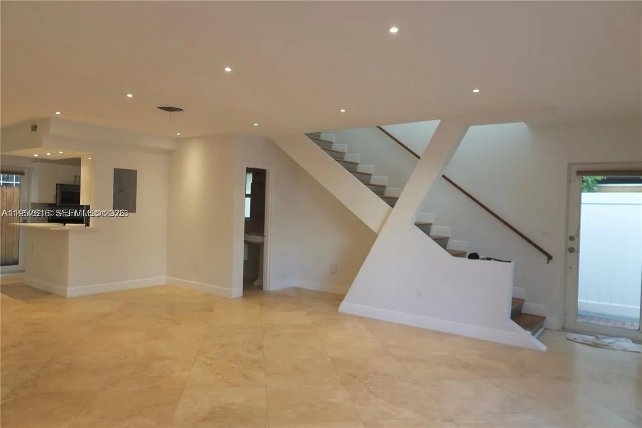 7312 Gary Ave, Miami Beach, FL 33141, USA