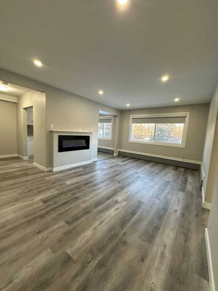 11110 - 11110 68 Ave, Edmonton, AB T6H 2C2, CAN