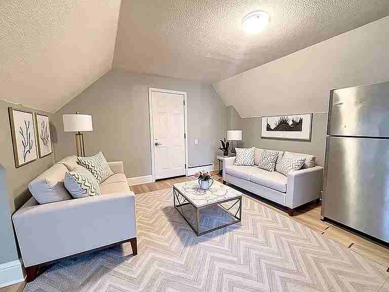 76 Sanford Ave S, Hamilton, ON L8M 2G8, CAN