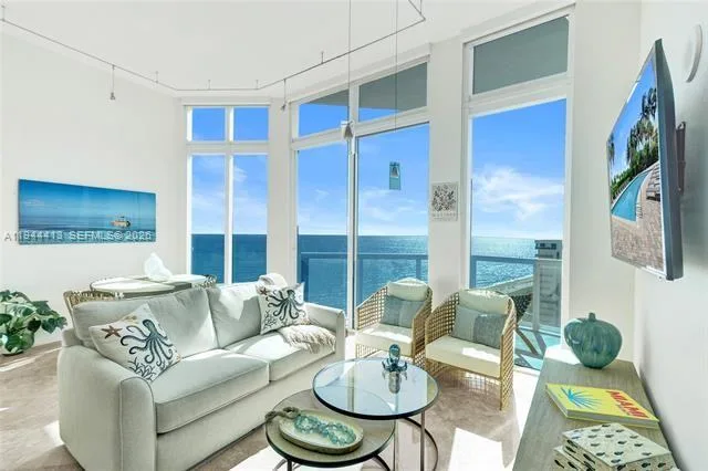 6515 Collins Avenue, Miami, FL 33141, USA
