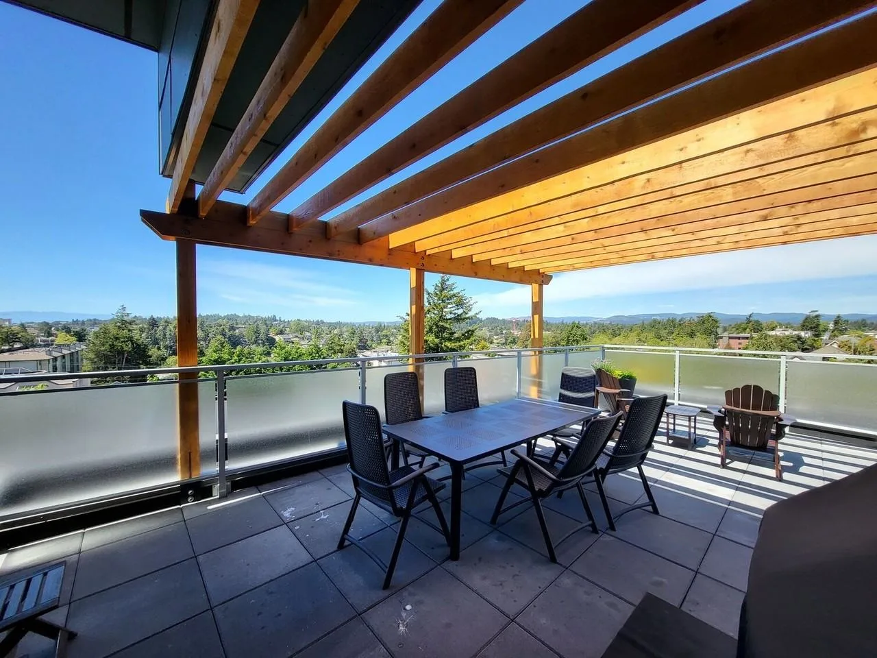 Sky & Oak Apartments