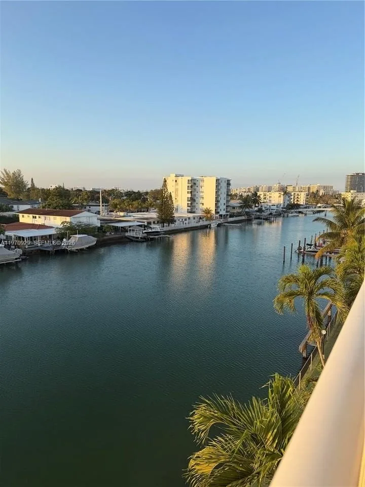7900 Tatum Waterway Dr, Miami Beach, FL 33141, USA