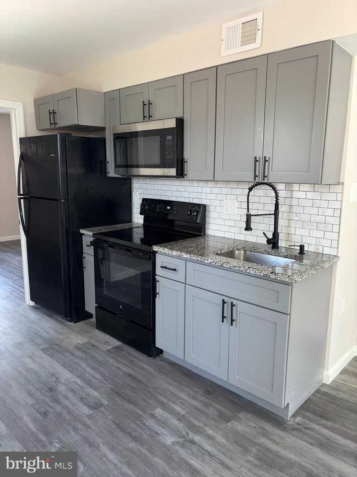105 Devereaux Ave, Philadelphia, PA 19111, USA
