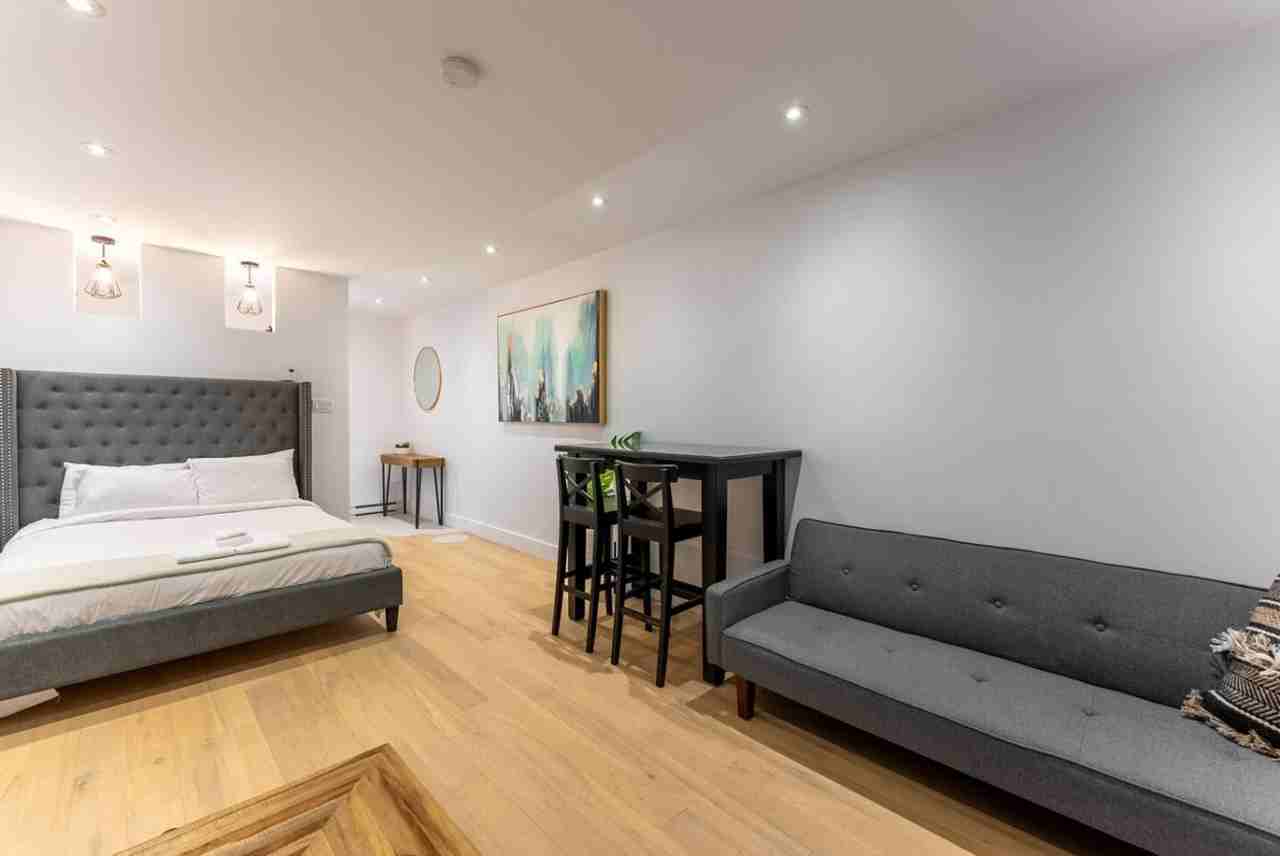 8821 Rue Lajeunesse #1422099P, Montréal, QC H2M 1R8, CAN