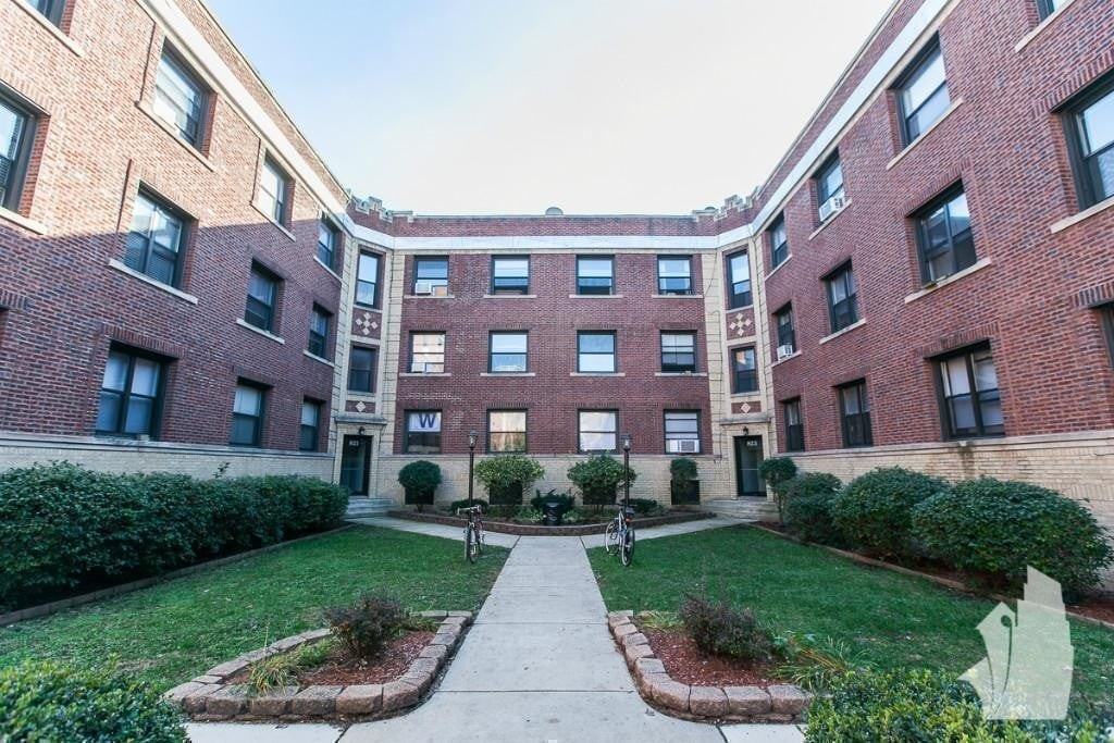 813 West Waveland Avenue, Chicago, IL 60613, US
