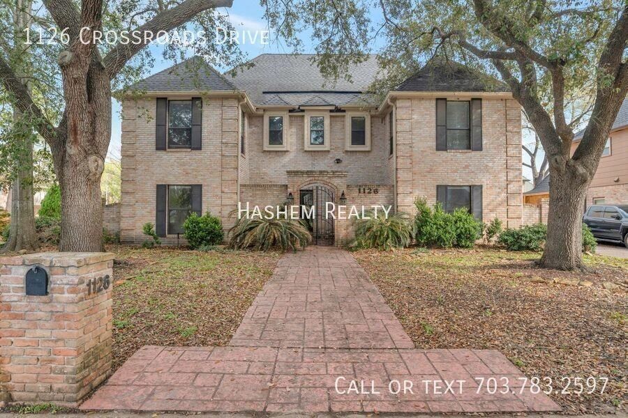 1126 Crossroads Dr, Houston, TX 77079, USA