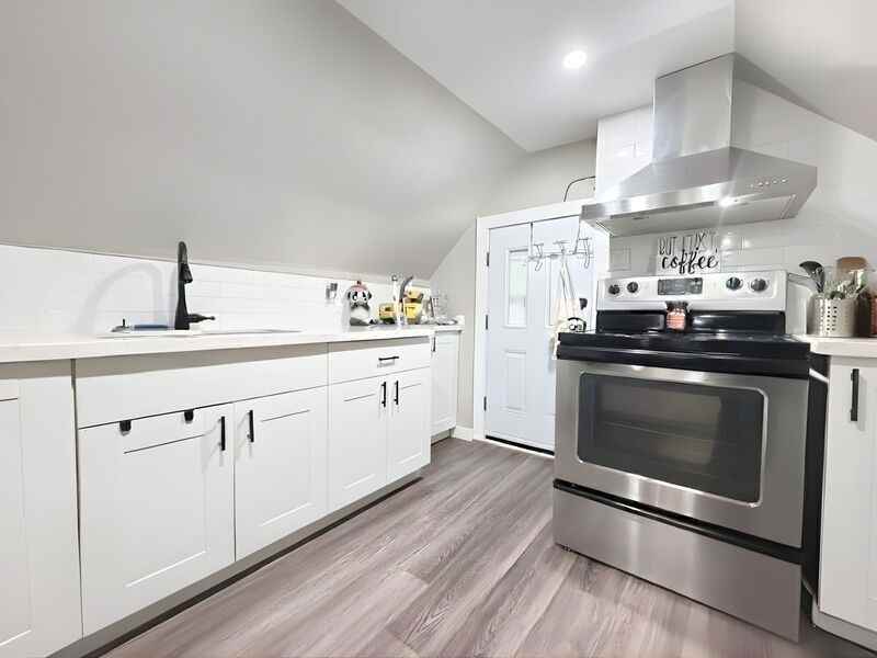 68 Smith Avenue #2nd Floor, Hamilton, ON L8L 5P1, CA