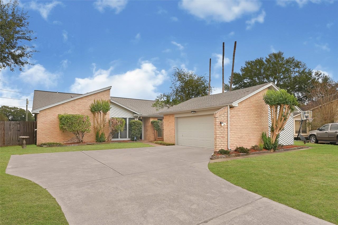 8726 Wildforest Dr, Houston, TX 77088, USA