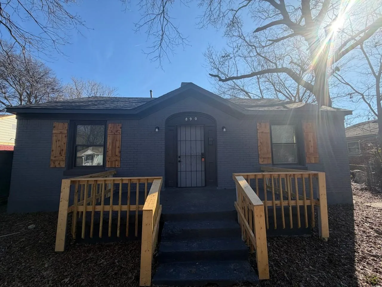890 Charles Place, Memphis, TN 38112, USA