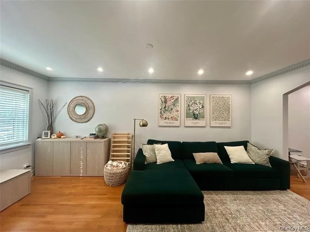6543 Alderton St, Rego Park, NY 11374, USA