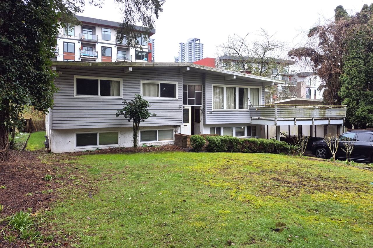 13790 101A Avenue, Surrey, BC V3T 1M3, CAN