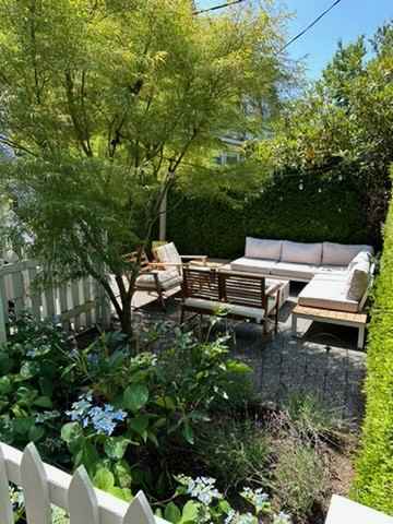 E 14th Ave & Ontario St, Vancouver, BC V5Y 1W6, CAN