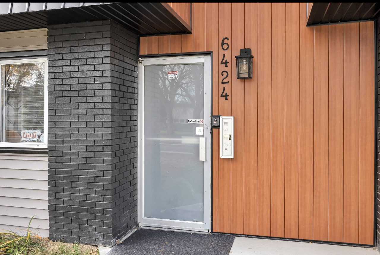 6424 106 St NW, Edmonton AB T6H 2V4, CAN
