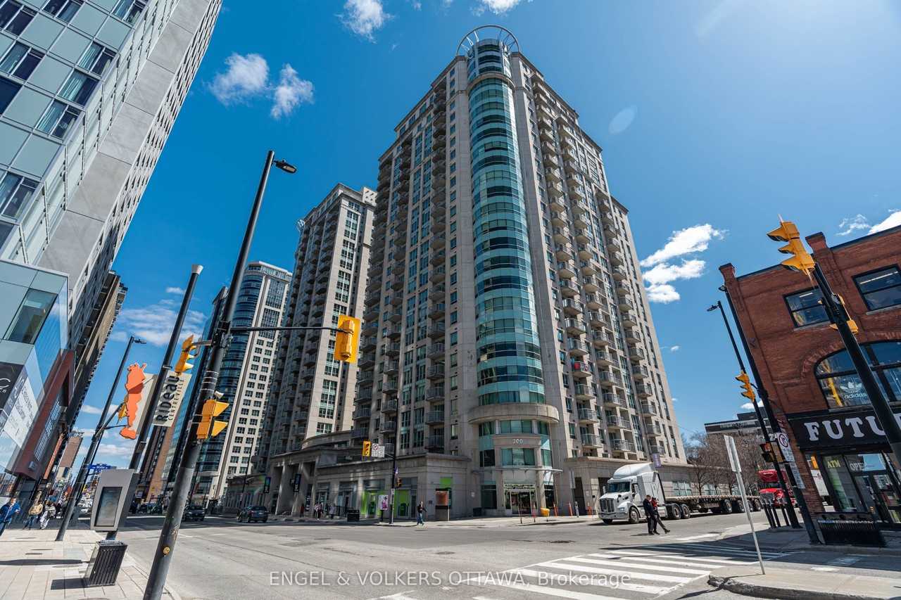 200 Apartment Building, Ottawa, ON K1N 5Y1, CAN