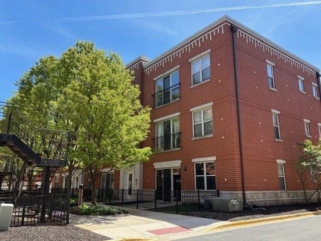343 East 25th Place, Chicago, IL 60616, USA