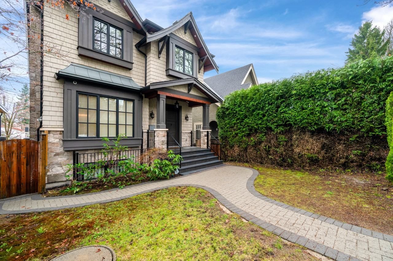 Dunbar St & W 37th Ave, Vancouver, BC V6N 2V9, CAN