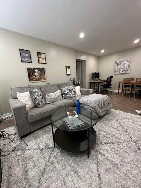 387 Carmen Avenue, Ottawa, ON K1L 6Y1, CA