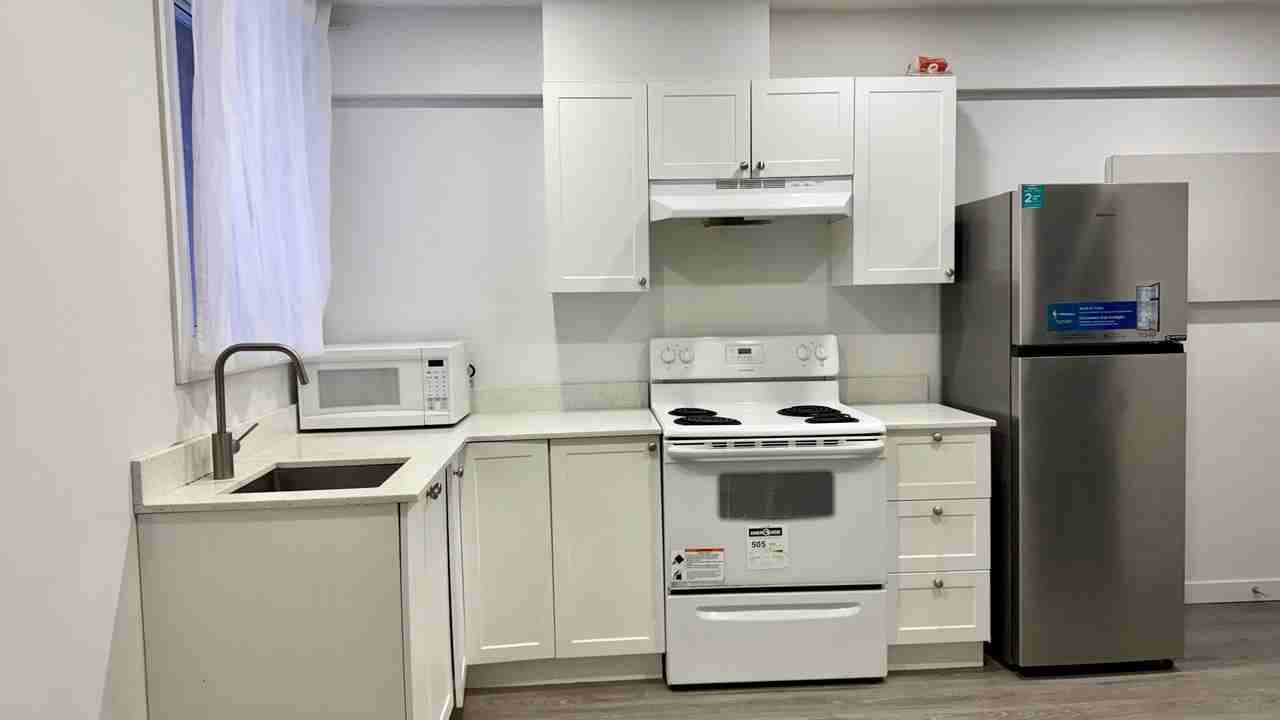 3795 Avenue Saint-Kevin #110, Montreal, QC H3T 1H8, CA