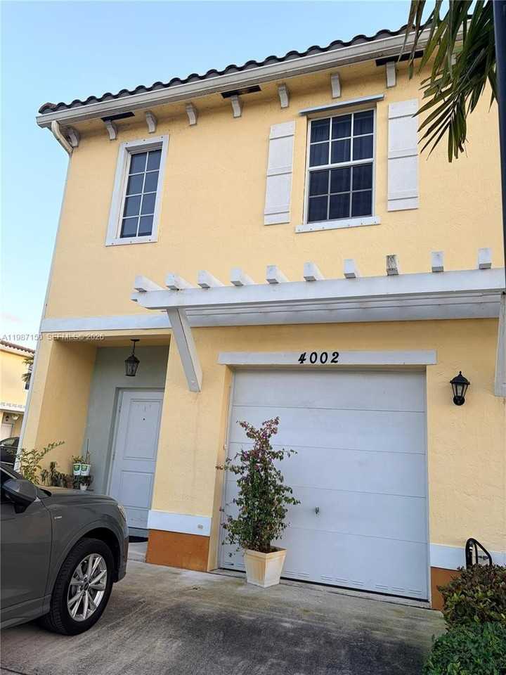 4002 Nw 11th Dr, Plantation, FL 33313, USA