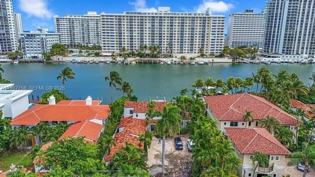 5661 Pine Tree Dr, Miami Beach, FL 33140, USA
