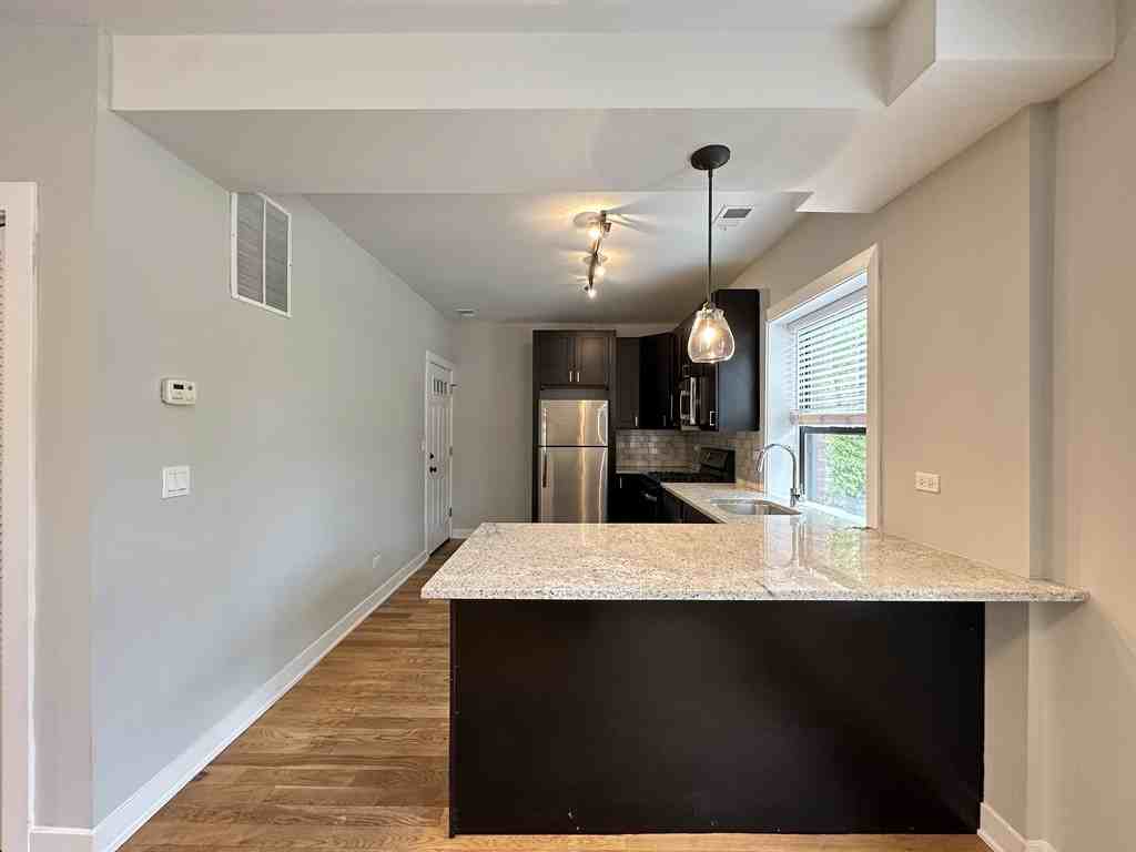 2205 W Eastwood Ave, Chicago, IL 60625, USA