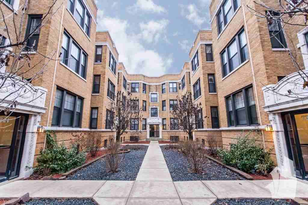 719 West Barry Avenue, Chicago, IL 60657, US