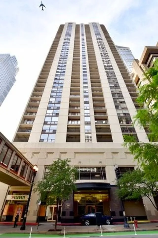 200 N Dearborn