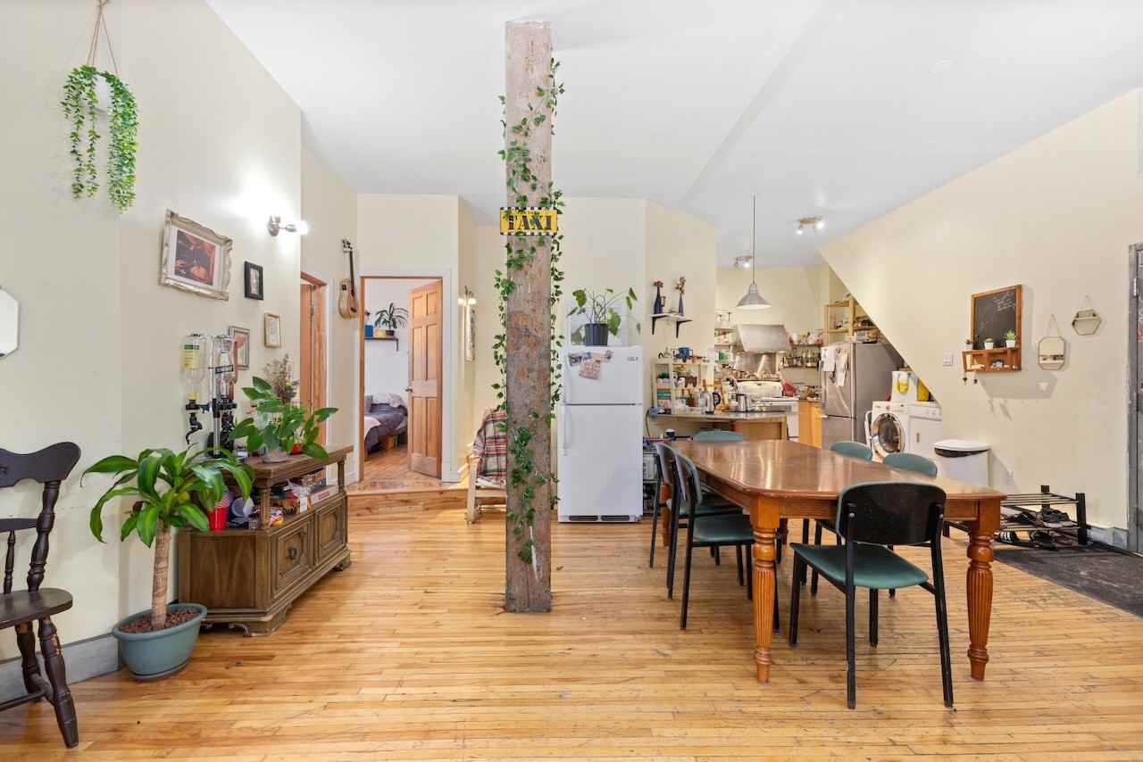 56 Avenue du Mont-Royal Est #1, Montréal, QC H2T 1N7, CA