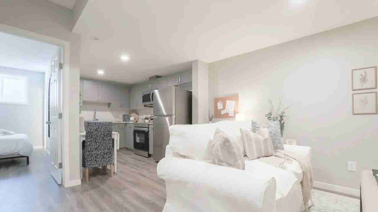 19108 22 Ave NW, Edmonton AB
