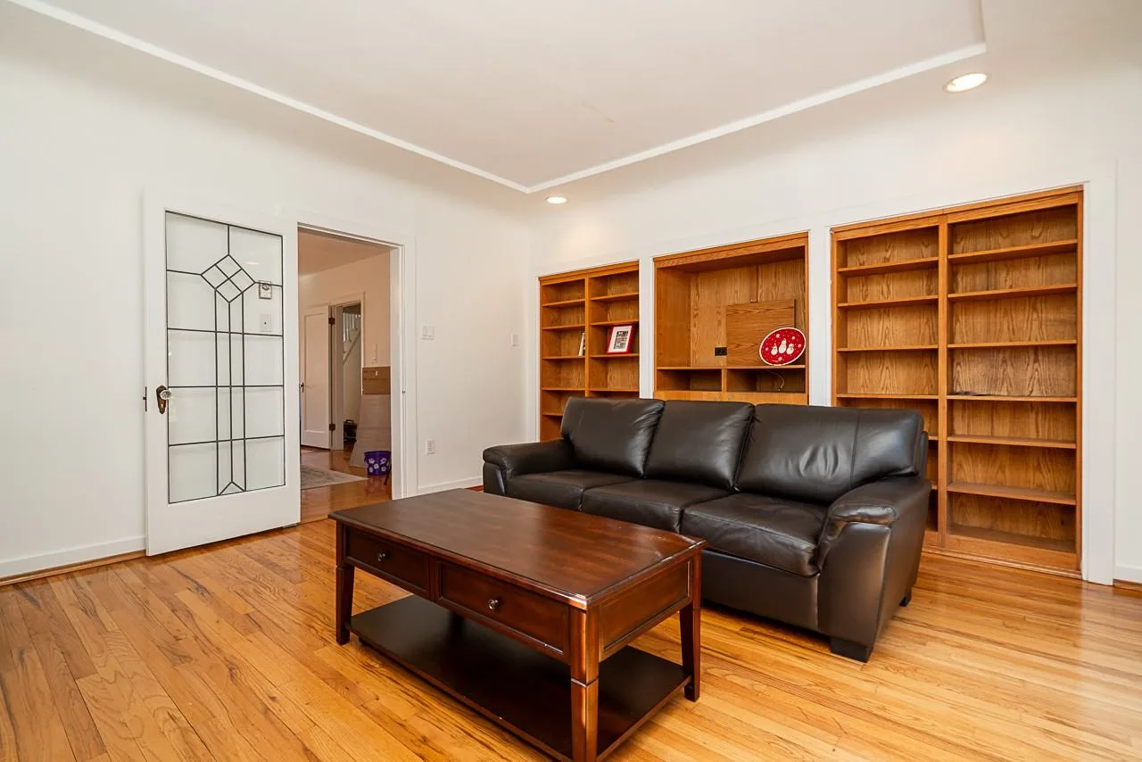 5626 Highbury Street, Vancouver, BC V6N 1Y8, CAN