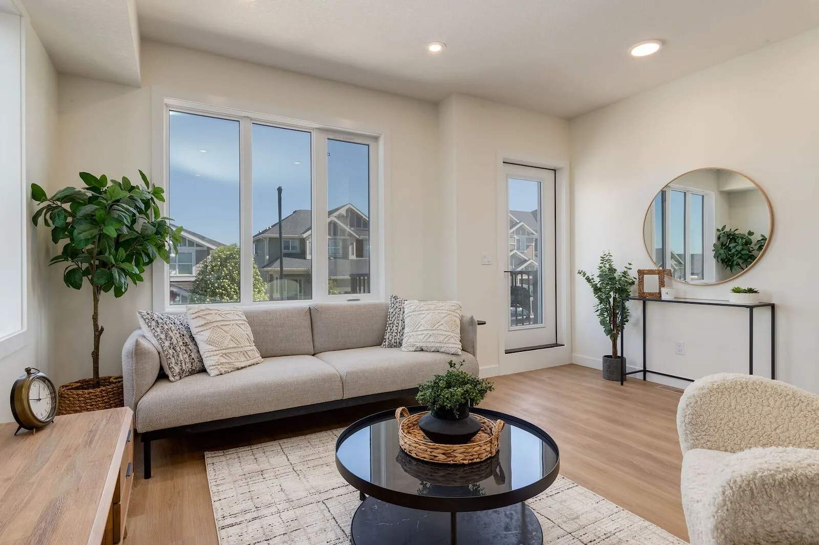 Brand New 2 and 3 Bedroom Townhomes in Cochrane