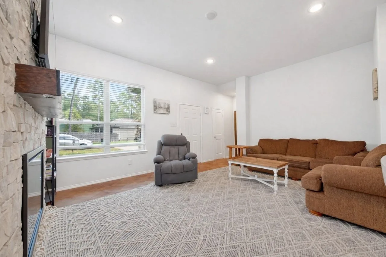 804 Pearl River Dr, Houston, TX 77316, USA