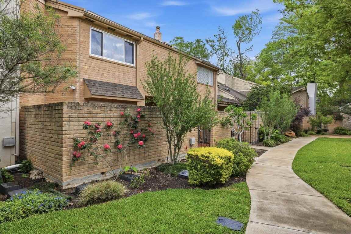 12625 Memorial Dr Apt 16, Houston, TX 77024, USA