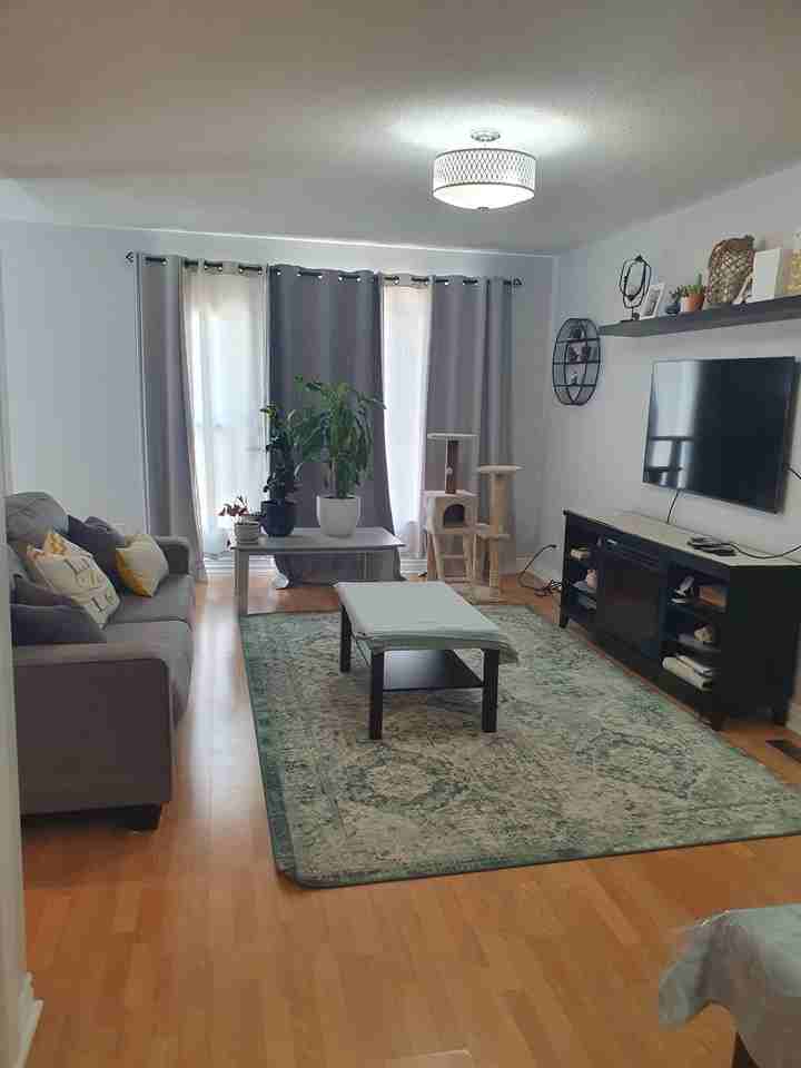 3352 Ellengale Drive, Mississauga, ON L5C 1Z4, CA